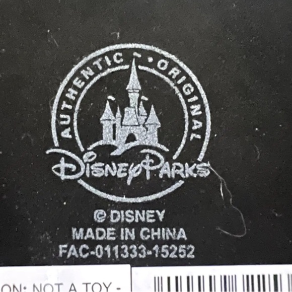 Disney Parks Limited Edition Frozen Elsa Figure w/ Magnetic Snowflake Stand -NEW - Picture 6 of 6